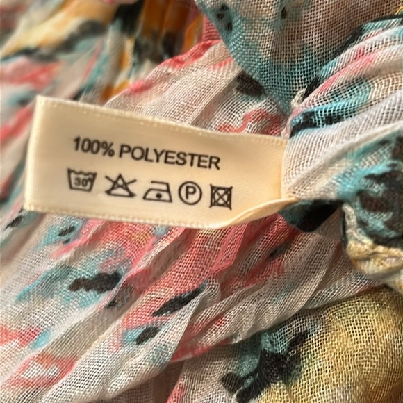 Women’s Beautiful Floral Infinity Wrap/Scarf - Picture 5 of 5